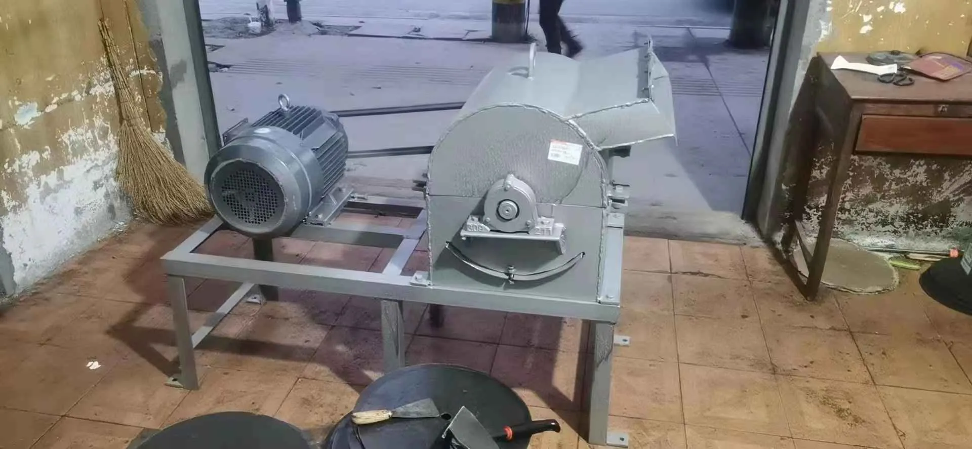 Industrial Oil Cake Crusher